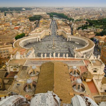 Papa Francesco sta male e in Vaticano litigano già per il successore – La mia risposta a Vittorio Feltri (Video editoriale)